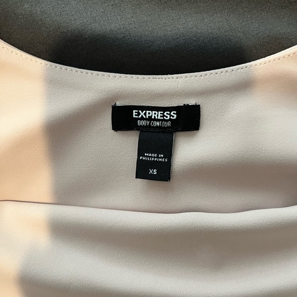 Express Body Contour High Compression Scoop Neck Bodysuit - Picture 4 of 6